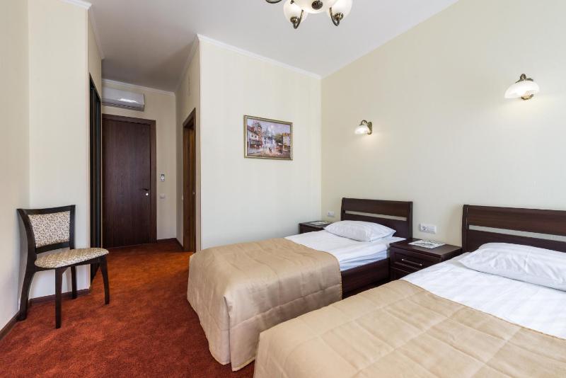 Twin Room image 2