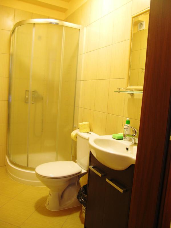 Economy Triple Room image 2