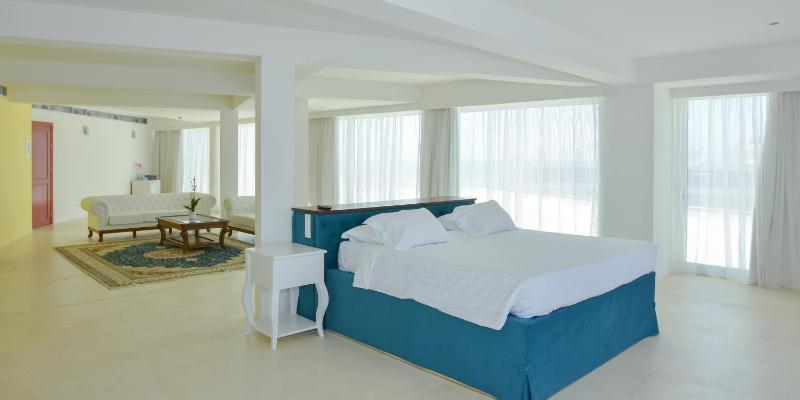 Executive Suite with Sea View image 2