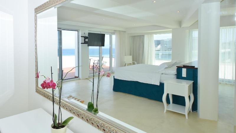 Executive Suite with Sea View image 3