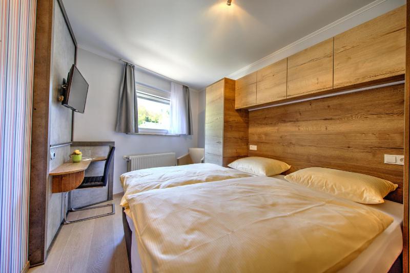 Triple Room with Spa Access image 4