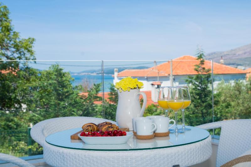 Apartment with Sea View image 3