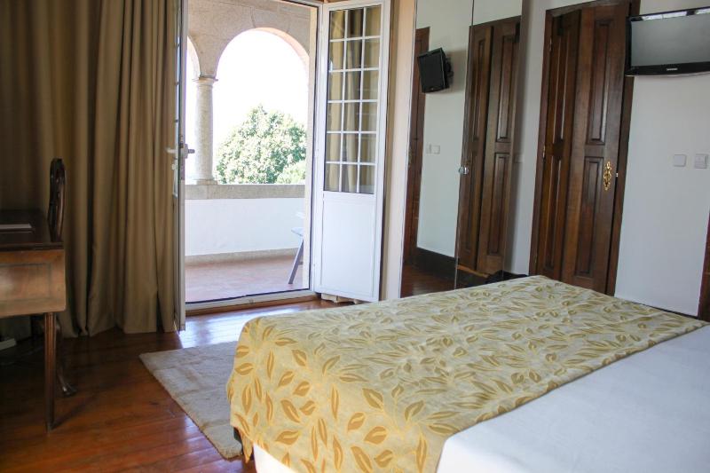 Double Room with Balcony image 2