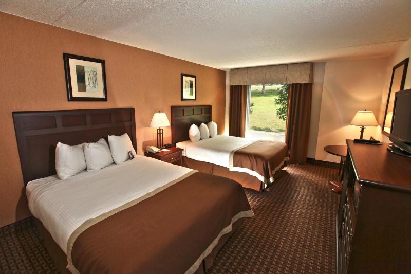 Queen Room with Two Queen Beds - Non-Smoking image 2