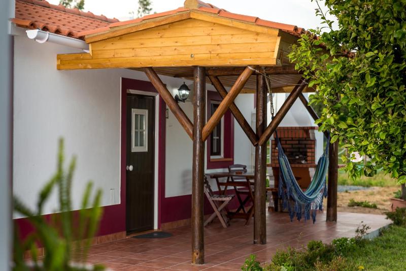 One-Bedroom Apartment image 4