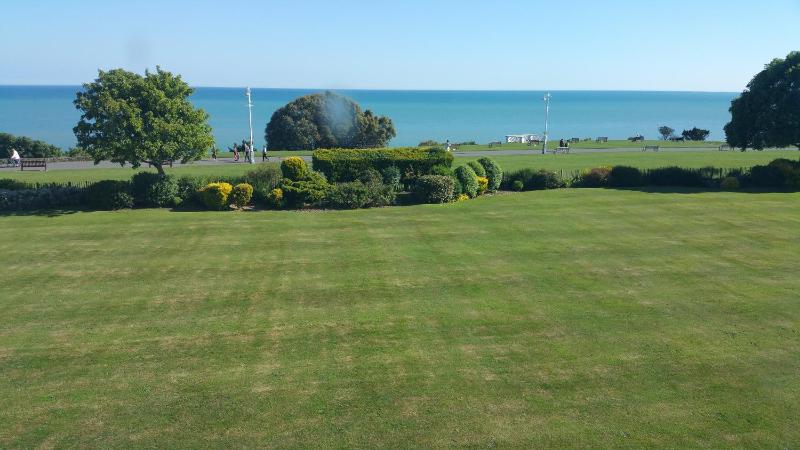 Family Room with Sea View image 2