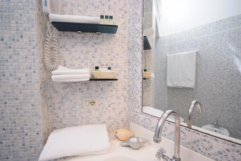 Triple Room with Garden View image 3