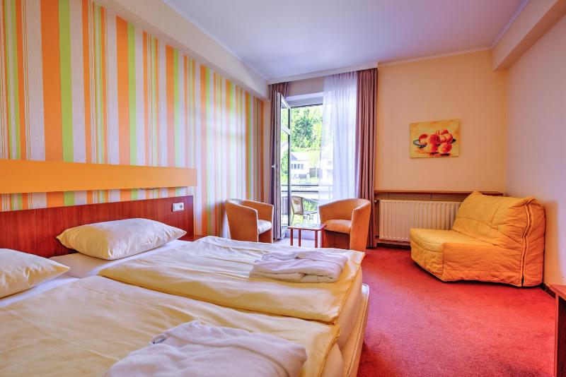 Double Room with Balcony and Spa Access image 2
