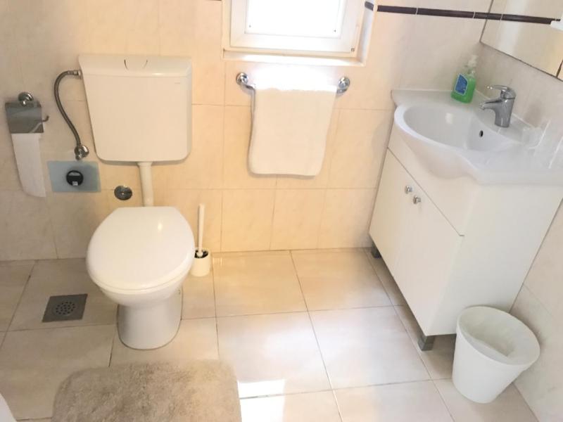 Basic Triple Room with Shared Bathroom image 3