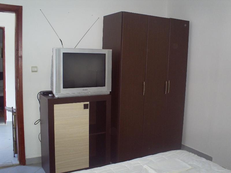One-Bedroom Apartment - Attic image 4