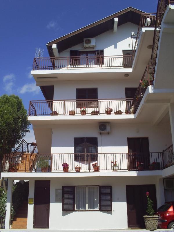 One-Bedroom Apartment - Ground Floor image 4