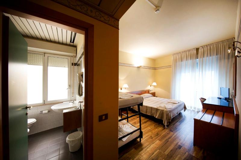 Quadruple Room image 2