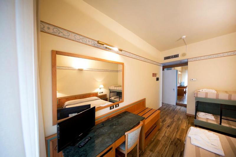 Quadruple Room image 3