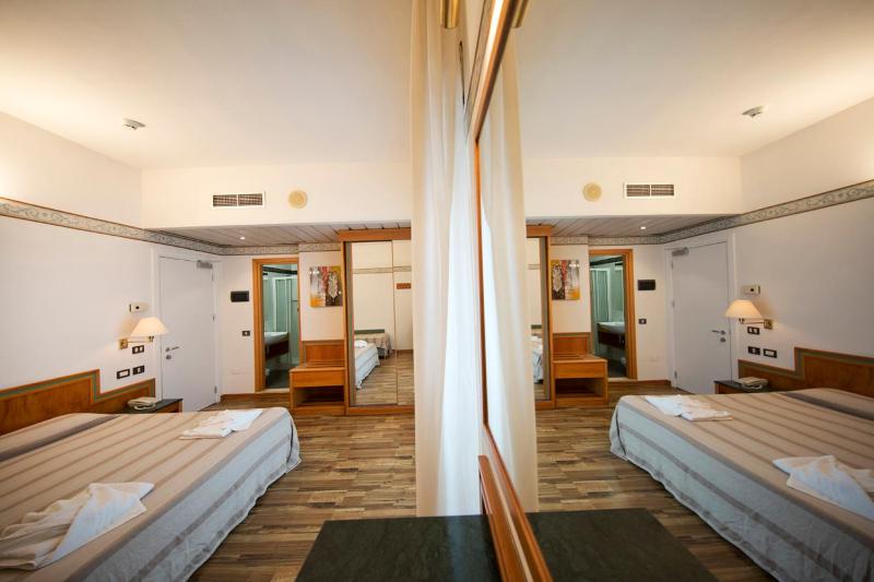 Hotel Marina Bay - image 17