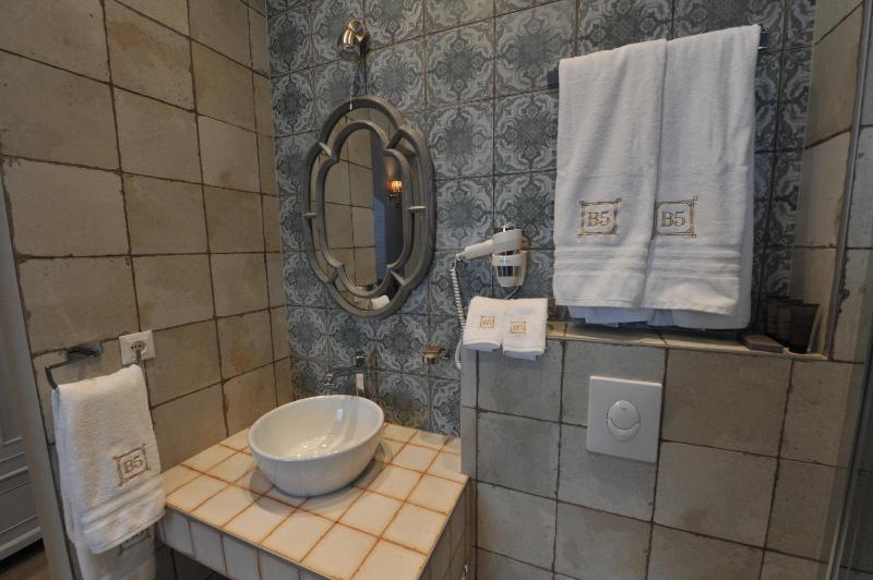 Superior King Room image 2