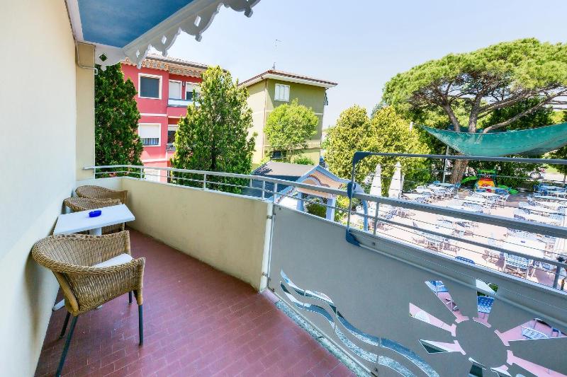 Family Suite with Balcony image 3