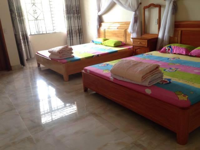 Phòng Có Giường Cỡ Queen Với Phòng Tắm Chung