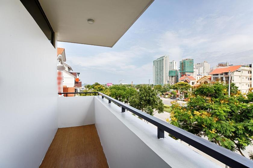 Phòng Deluxe Giường Đôi Có Ban Công Phòng Deluxe Giường Đôi Có Ban Công