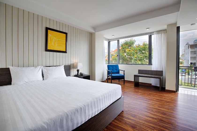 Phòng Deluxe Giường Đôi Có Ban Công Phòng Deluxe Giường Đôi Có Ban Công