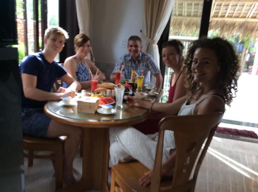 Phòng Gia Đình Có Ban Công Phòng Gia Đình Có Ban Công