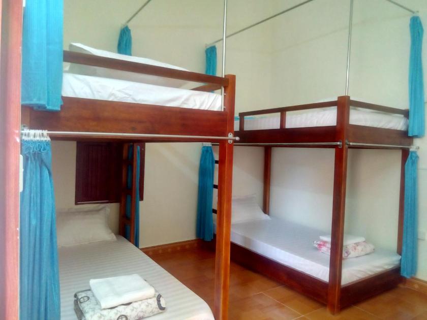 Giường Tầng Trong Phòng Ngủ Tập Thể Cho Nam Và Nữ