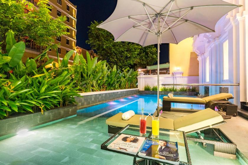 Phòng Deluxe Giường Đôi Có Ban Công Phòng Deluxe Giường Đôi Có Ban Công