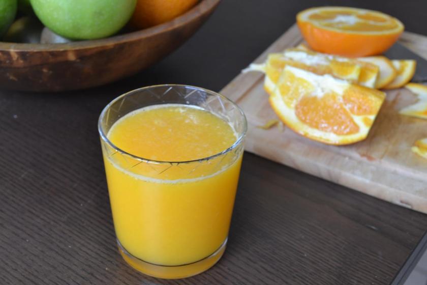 Phòng có giường cỡ King nhìn ra cảnh núi non