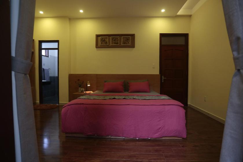 Phòng Giường Đôi Hạng Tiết Kiệm