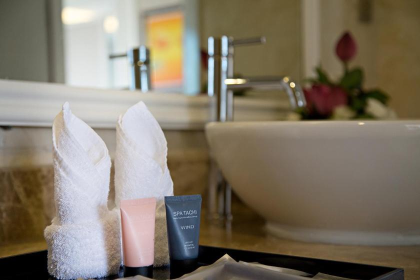 Phòng Có Giường Cỡ King Với Ban Công Phòng Có Giường Cỡ King Với Ban Công