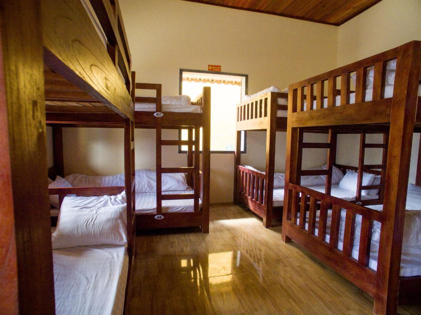 Giường Tầng Trong Phòng Ngủ Tập Thể Cho Nam Và Nữ