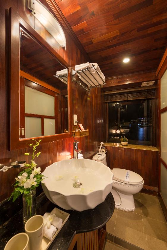 Cabin Premium Giường Đôi/2 Giường Đơn Nhìn Ra Biển - 3 Ngày 2 Đêm