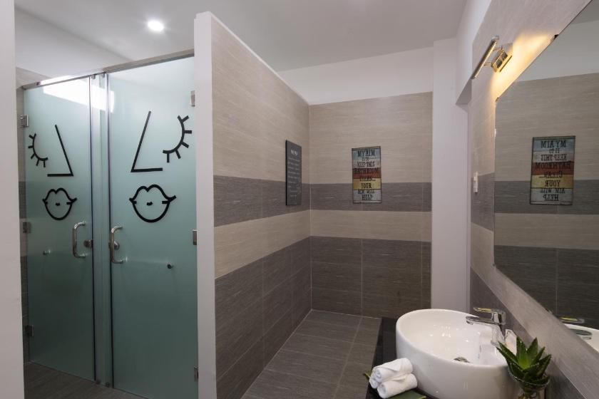 Giường Đơn Trong Phòng Nghỉ Tập Thể Cho Cả Nam Và Nữ