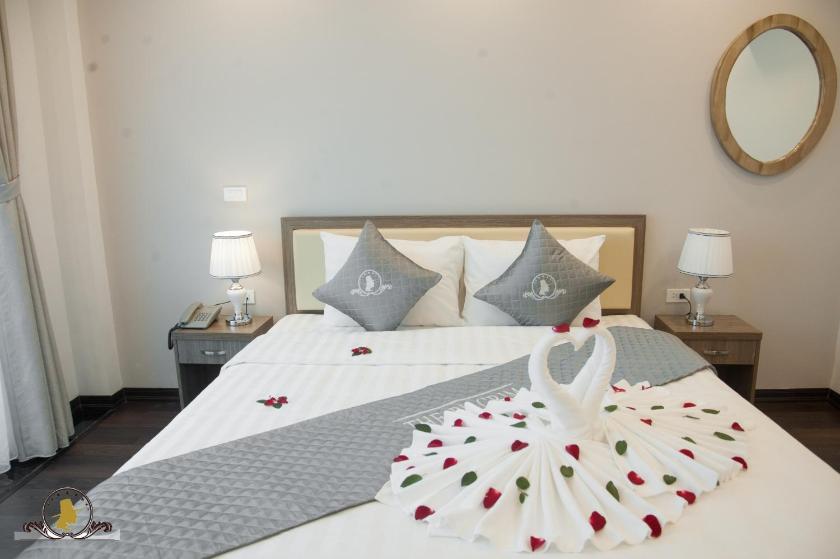 Phòng Deluxe Giường Đôi Có Ban Công