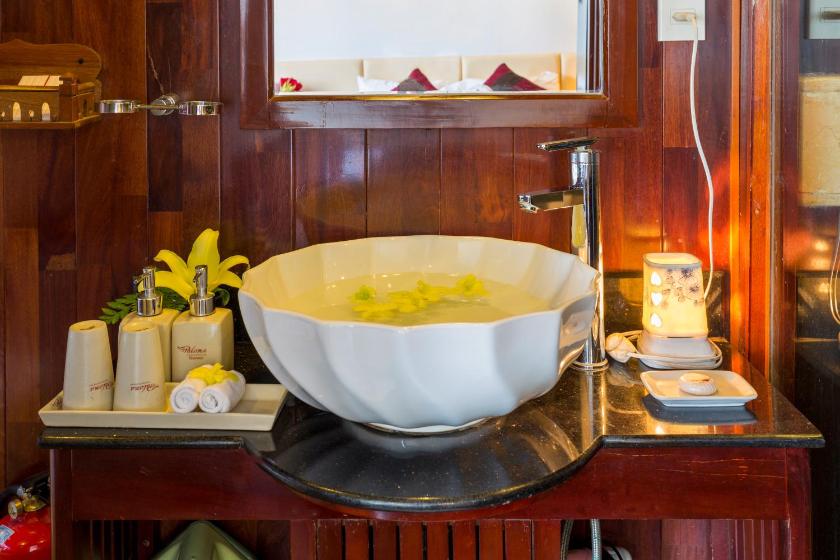 Cabin Deluxe Giường Đôi/2 Giường Đơn Nhìn Ra Biển - 3 Ngày 2 Đêm Cabin Deluxe Giường Đôi/2 Giường Đơn Nhìn Ra Biển - 3 Ngày 2 Đêm