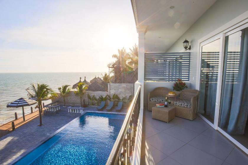 Phòng Deluxe Giường Đôi Với Ban Công và Tầm Nhìn Ra Biển Phòng Deluxe Giường Đôi Với Ban Công và Tầm Nhìn Ra Biển