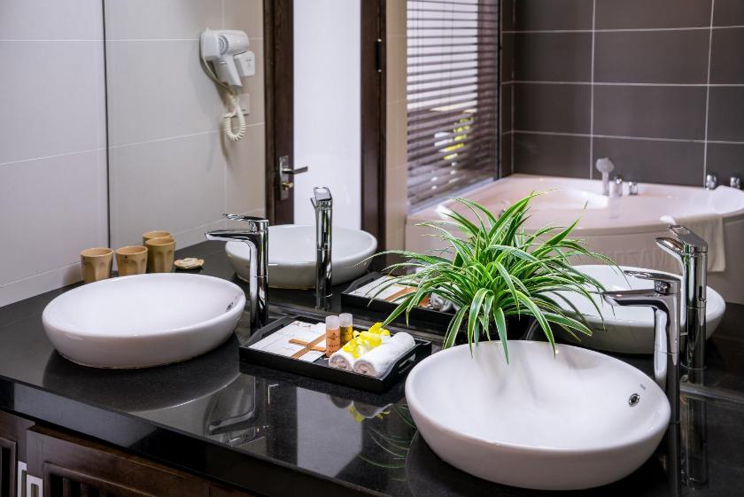 Suite Junior Nhìn Ra Cảnh Núi Non Suite Junior Nhìn Ra Cảnh Núi Non