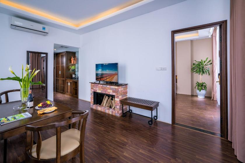 Suite Junior Nhìn Ra Cảnh Núi Non Suite Junior Nhìn Ra Cảnh Núi Non