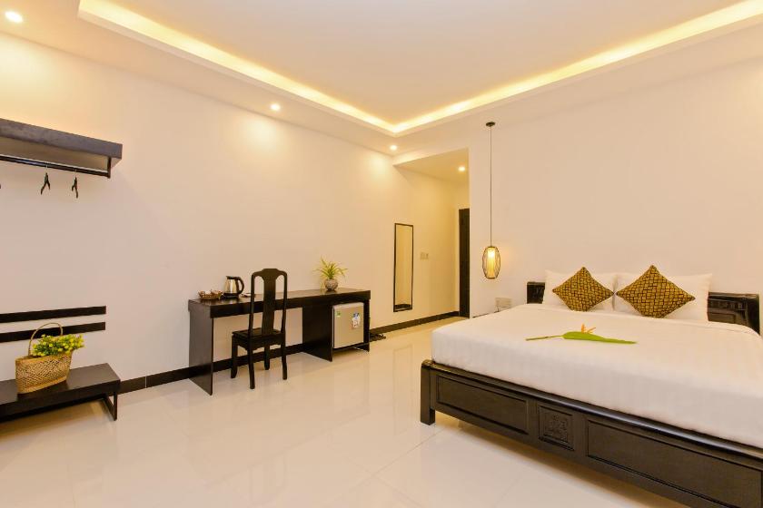 Phòng Deluxe Giường Đôi Nhìn Ra Hồ Bơi