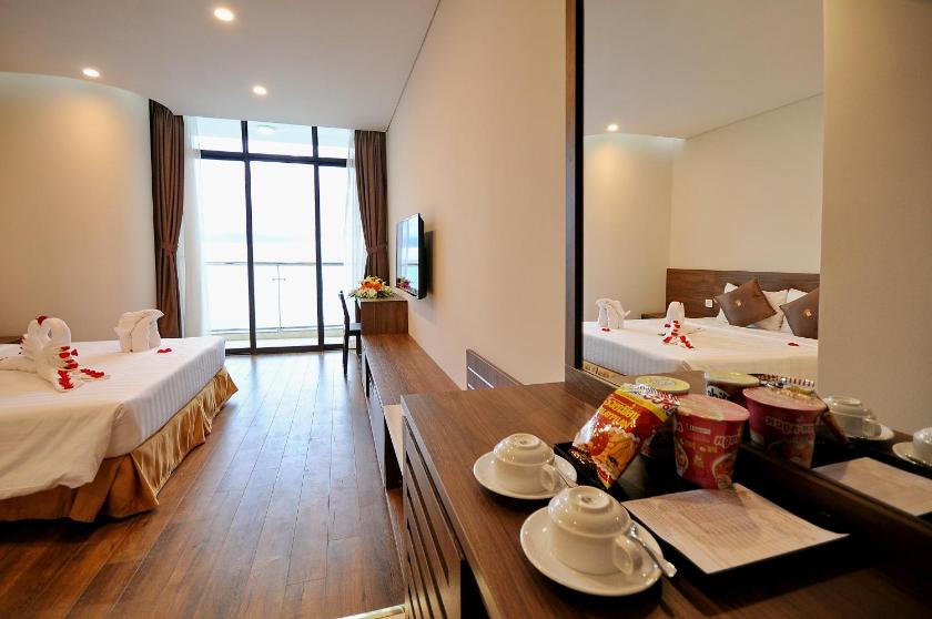 Phòng Deluxe Giường Đôi Với Ban Công và Tầm Nhìn Ra Biển Phòng Deluxe Giường Đôi Với Ban Công và Tầm Nhìn Ra Biển