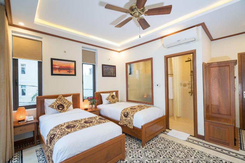 Phòng Deluxe Giường Đôi/2 Giường Đơn Nhìn Ra Hồ Bơi