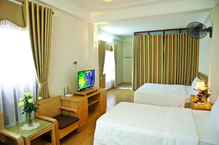 Phòng cho 3 người có Ban Công Phòng cho 3 người có Ban Công