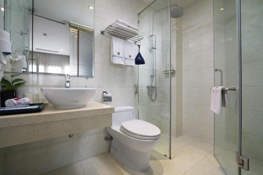 Phòng Executive Thông Nhau Qua Cửa Nối Với Tầm Nhìn Ra Thành Phố