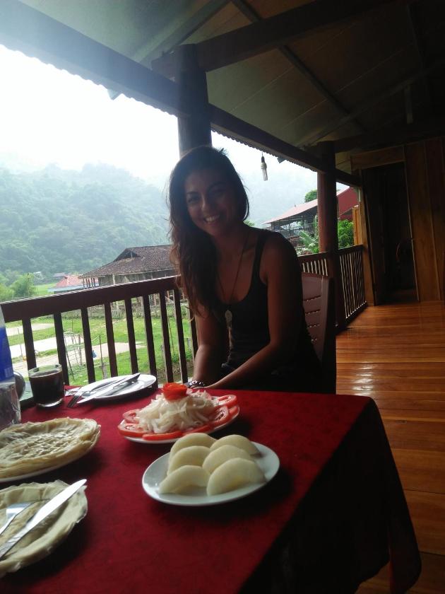 Phòng Deluxe Giường Đôi Có Ban Công