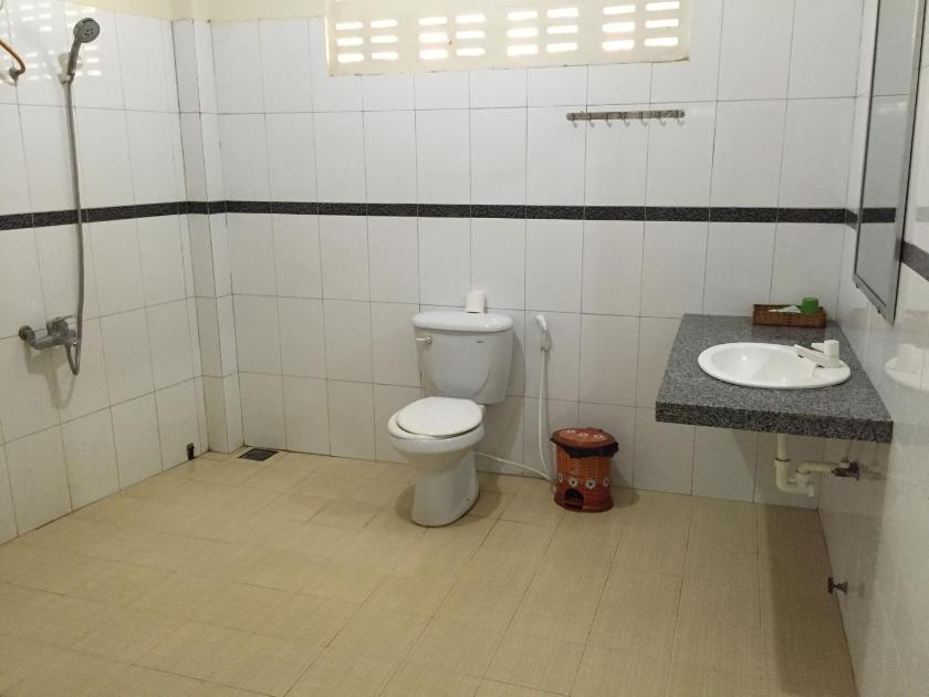 Phòng 4 người nhìn ra vườn