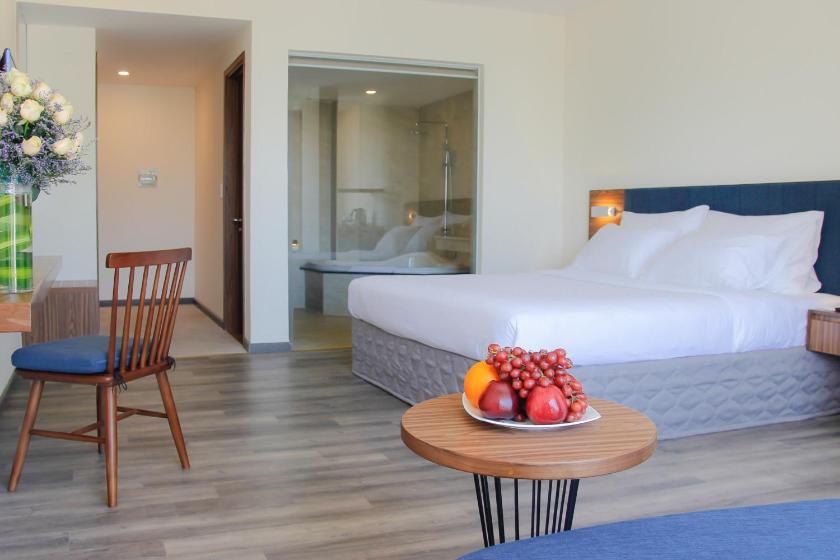 Phòng Premier Nhìn Ra Vườn Phòng Premier Nhìn Ra Vườn