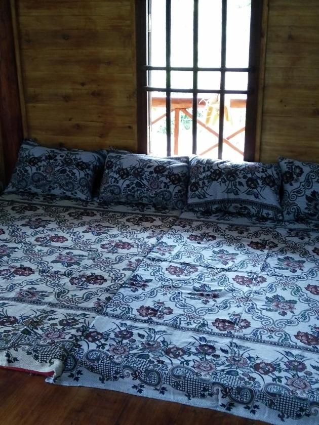 Giường Đơn Trong Phòng Nghỉ Tập Thể Cho Cả Nam Và Nữ