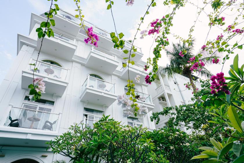 Phòng 2 Giường Đơn Nhìn Ra Hồ Bơi