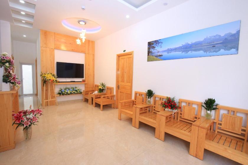 Phòng Deluxe (2 Người lớn + 1 Trẻ em) Phòng Deluxe (2 Người lớn + 1 Trẻ em)