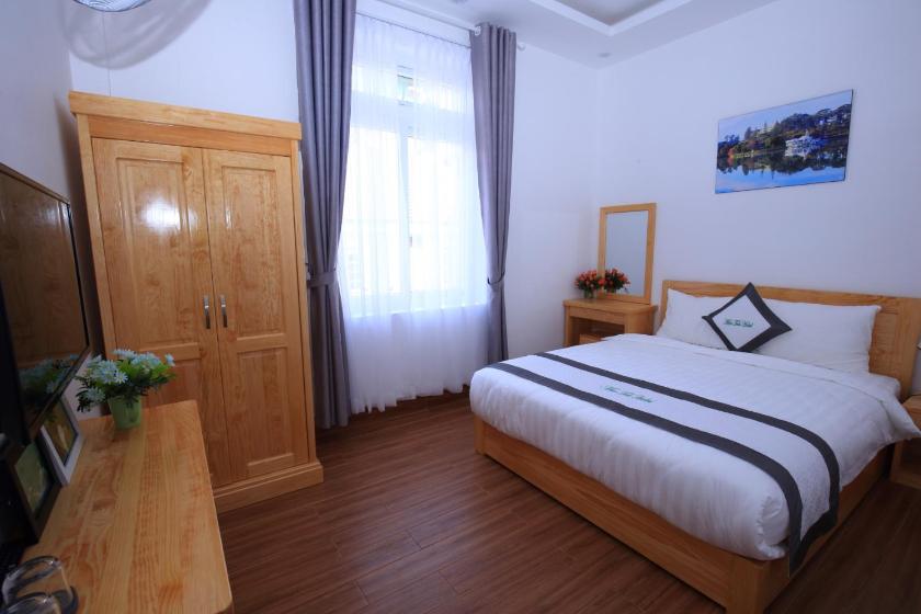 Phòng Deluxe (2 Người lớn + 1 Trẻ em) Phòng Deluxe (2 Người lớn + 1 Trẻ em)