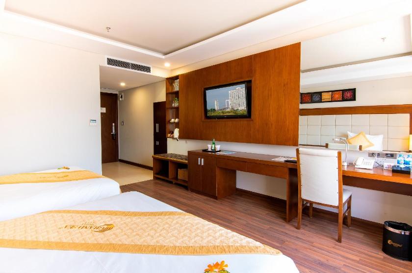 Phòng Deluxe Gia đình với 1 Giường cỡ Queen & 1 Giường đôi Nhìn ra Thành phố Phòng Deluxe Gia đình với 1 Giường cỡ Queen & 1 Giường đôi Nhìn ra Thành phố